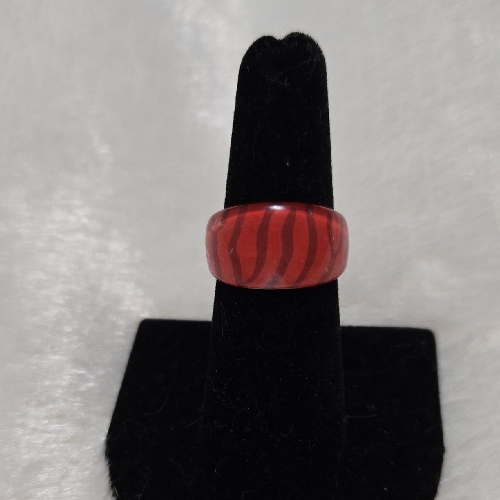 Elegant Red Striped Acrylic Ring